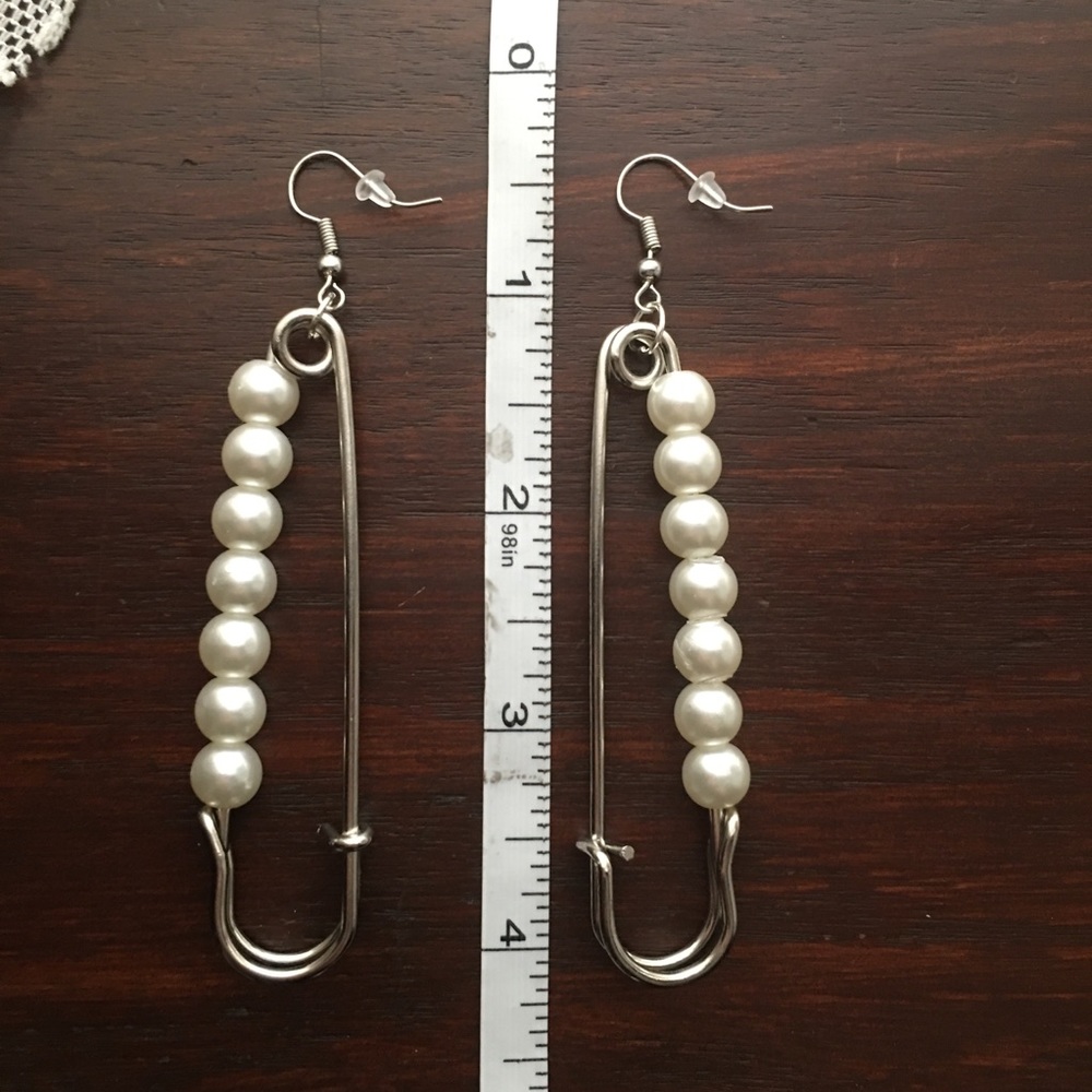 Jumbo Safety Pin Pearl Earrings - Picture 3 of 6